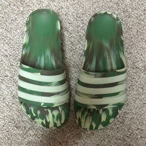 adidas Kids Green Camo Slide Sandals